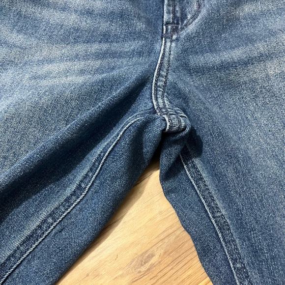 Old Navy high-rise ‘wow’ straight leg jeans, size 14 regular length- LIKE NEW - Picture 6 of 8